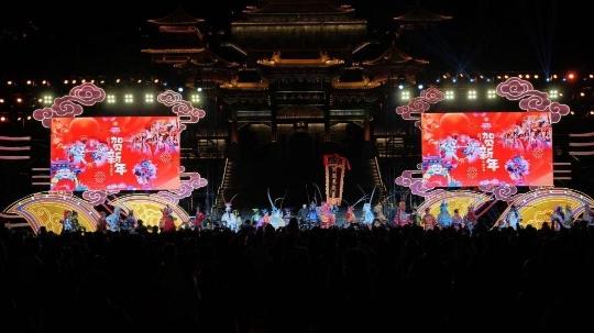 賞燈景看巡演品美食 大灣區(qū)燈會迎春節(jié)客流高峰，舞臺藝術(shù)造型策劃煥新彩